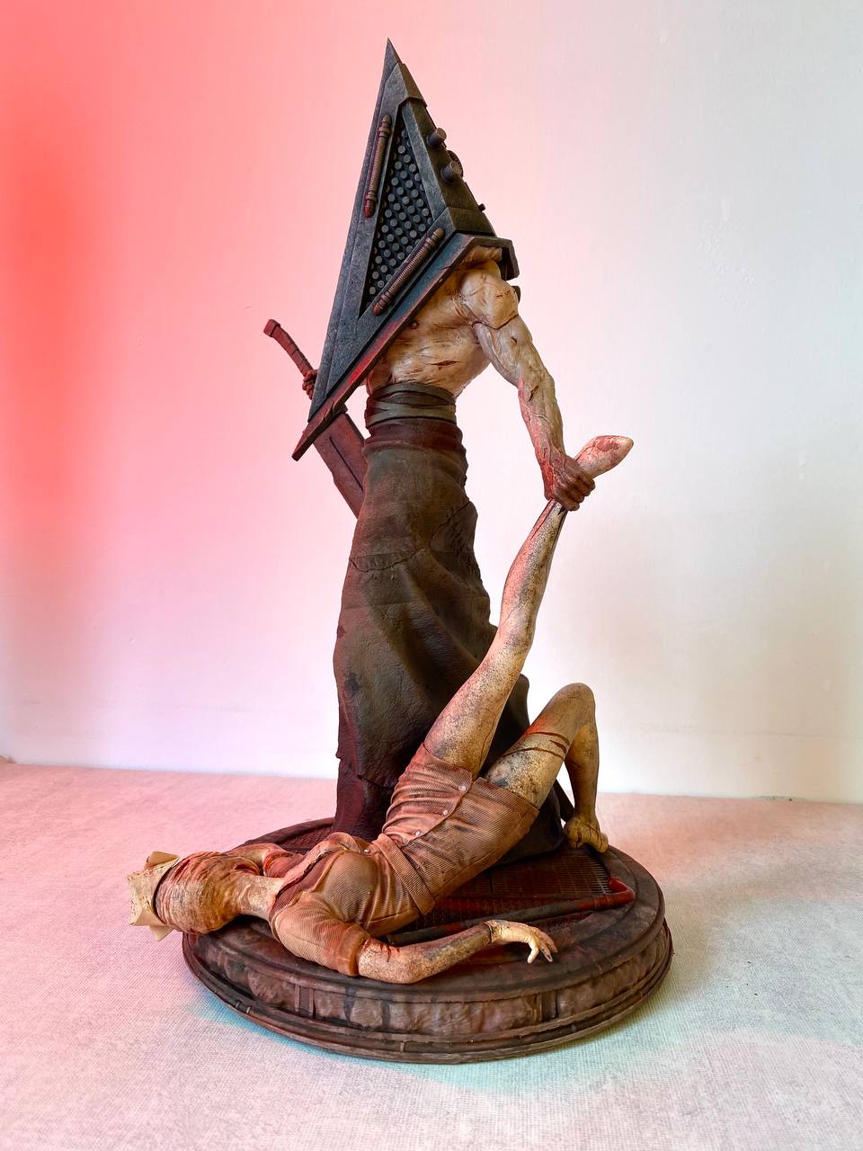 pyramid 4 (3) اکشن فیگور Pyramid Head - Image 1